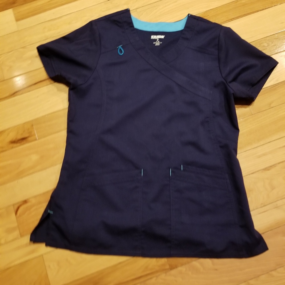 Scrub top